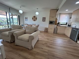 Pis  Carrer les aigües. Magnífico piso con jardin de125 m²,  en la tranquila urbanizació