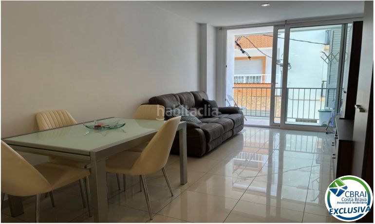 Foto 46c7a28b-a5f7-401c-a885-51a638f7410b. Apartament amb calefacció a Centre Roses