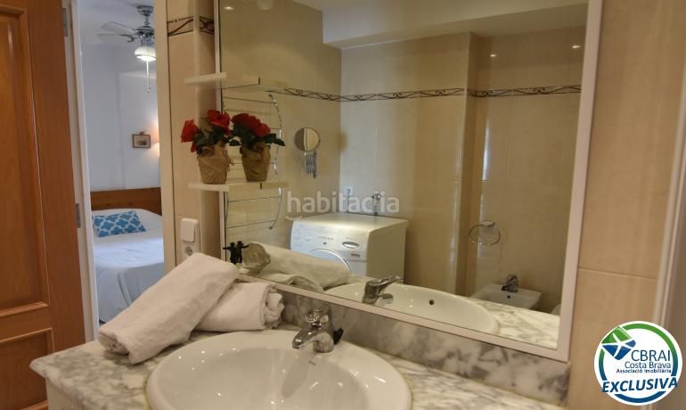 Foto cda5d4e3-f0f9-4b8f-b3dd-1323f54e8d93. Apartament amb calefacció aparcament piscina a Santa Margarida Roses