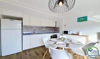 Piccolo appartamento  Carrer del cap norfeu. Apartamento renovado con licencia turistica en el centro de rosa