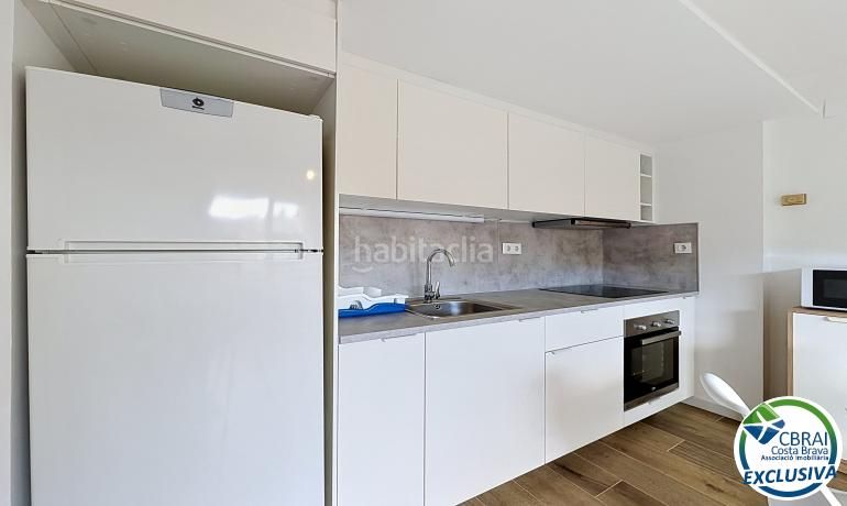 Foto 282d135b-40d9-4a22-a2b8-e09e1c62addc. Apartament a Centre Roses