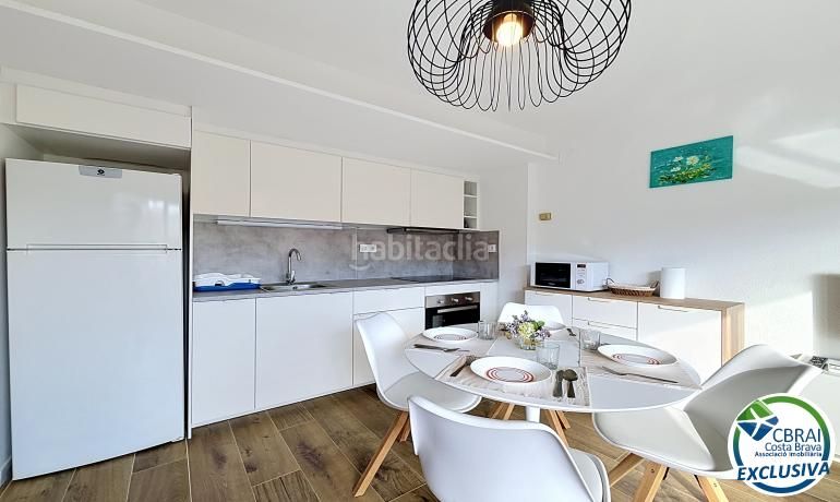 Foto 5873a324-c38a-4dcb-9527-e51e7e8f66c2. Apartament a Centre Roses