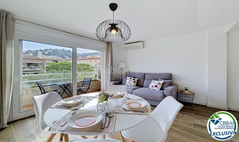 Foto d4cf2d5f-8eff-415f-998b-bc65a4e1a555. Apartament a Centre Roses