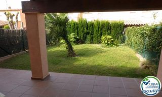 Casa adossada  Carrer de l'arenal. Bonita casa en la entrada de empuriabrava