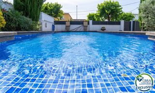 Maison  Carrer pení. Espectacular casa reformada con piscina en empuriabrava