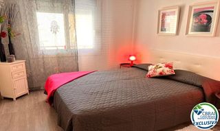 Apartment  Carrer port banyuls. Piso reformado con gran terraza y vista lateral al canal