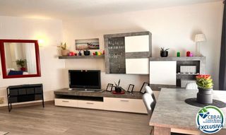 Apartament  Carrer port banyuls. Piso reformado con gran terraza y vista lateral al canal