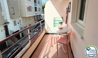 Apartment  Carrer port banyuls. Piso reformado con gran terraza y vista lateral al canal