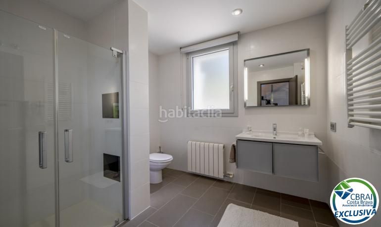 Foto a03d62ef-de8c-4539-98b7-be47c8c7accb. Casa amb calefacció aparcament piscina a Palau-saverdera