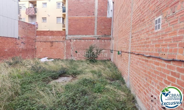 Foto 9f8c9899-0281-4710-a1d7-2f58278bdc74. Terreno residencial venta de terreno para construir un edificio . en Figueres