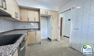 Appartement  Carrer de sant morí. Amplio apartamento cerca de la playa y los comercios