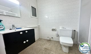 Apartament  Carrer de sant morí. Amplio apartamento cerca de la playa y los comercios