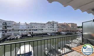 Appartement  Carrer alberes. Apartamento con vistas al canal, terraza y parking en empuriabra