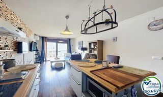 Apartament  Carrer alberes. Apartamento con vistas al canal, terraza y parking en empuriabra