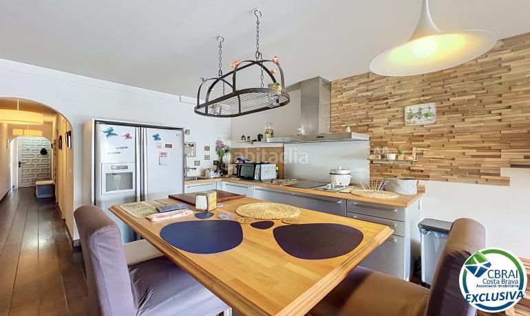 Foto 131e2c85-8f42-408c-8be3-955ff3230b95. Apartament amb aparcament a Alberes Empuriabrava