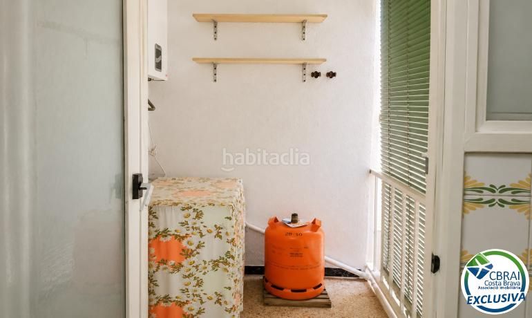 Foto b35ab525-3a43-4348-9859-ae3ebfaeebf3. Apartament amb aparcament a Centre Roses