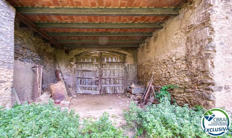 Foto 2780b676-1a31-490e-b151-f8a8b41c6981. Masia amb aparcament a Palau-saverdera