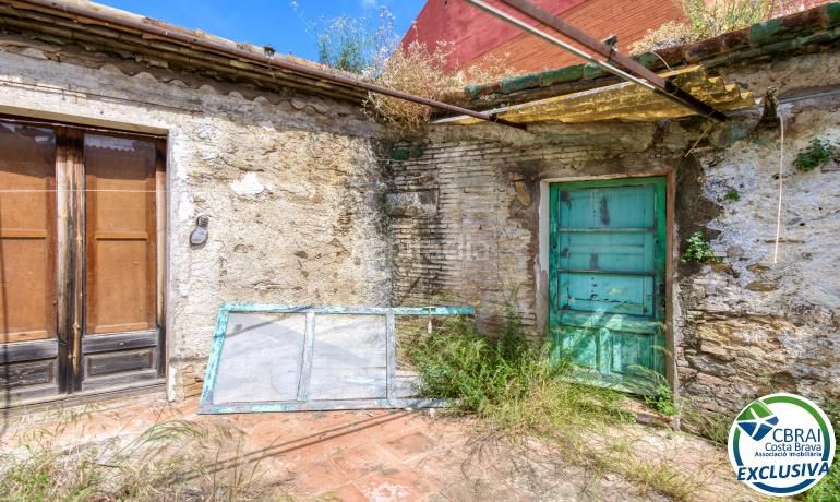 Foto a501f7a4-c1b0-4543-af02-281e3779b2c2. Masia amb aparcament a Palau-saverdera