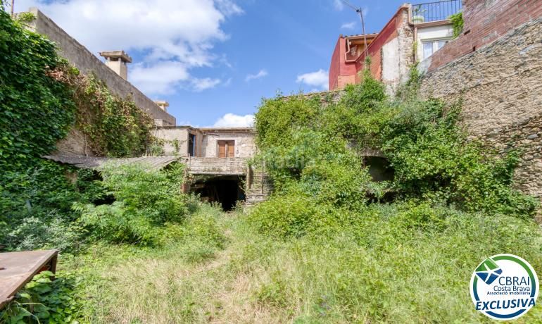 Foto dbf91ed2-d85b-4012-9bb5-dc46ceae2552. Masia amb aparcament a Palau-saverdera