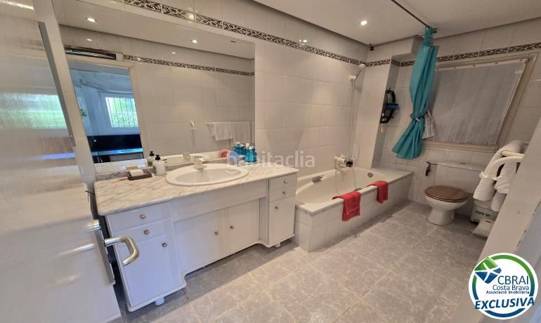 Foto 4f705f59-f705-47ef-8ec6-67536929136f. Apartament amb aparcament a Salins - Cavall de Mar Empuriabrava