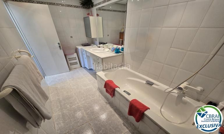 Foto 858faed2-34cf-46fe-a847-b10d50da65c4. Apartament amb aparcament a Salins - Cavall de Mar Empuriabrava