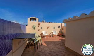 Penthouse  Carrer badia-gran reserva. Ático céntrico con solárium privado y vistas al mar en empuriabr