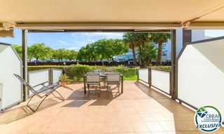 Apartament  Passeig marítim. Apartamento en planta baja en primera línea de mar – zona salata