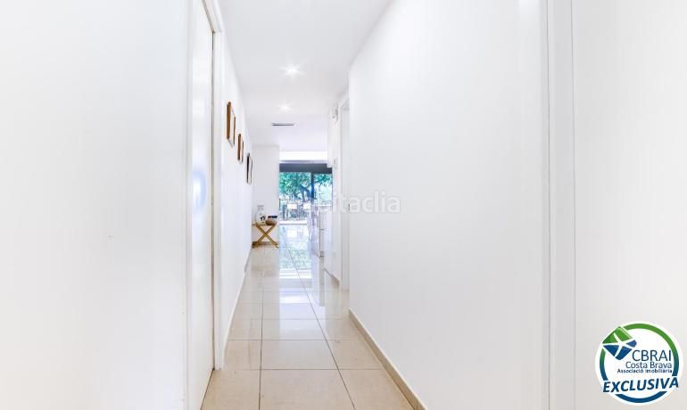Foto 1551cbe1-ea69-4e75-a181-3021fa16ef73. Apartament amb calefacció aparcament piscina a Salins - Cavall de Mar Empuriabrava