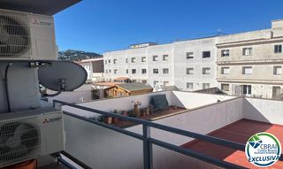 Appartement  Carrer tirso de molina. Gran piso en el centro de roses con ascensor.