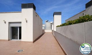 Penthouse in Centre. Dúplex ático con gran terraza y parking en el centro de roses