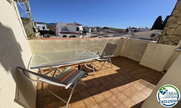 Foto 06d4a22b-2081-47f5-be43-6322b6983e81. Casa amb aparcament piscina a Peni Empuriabrava