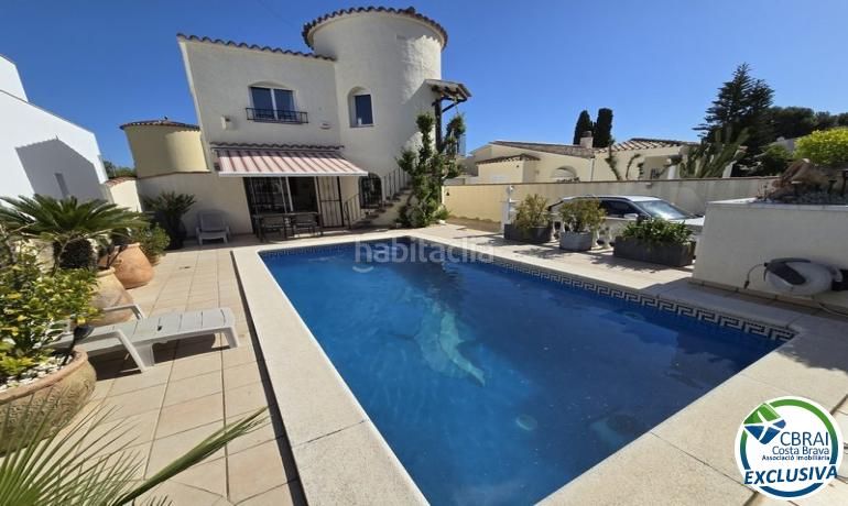 Foto 2e0a8fde-8213-4e5c-8203-6696b44a89c2. Casa amb aparcament piscina a Peni Empuriabrava