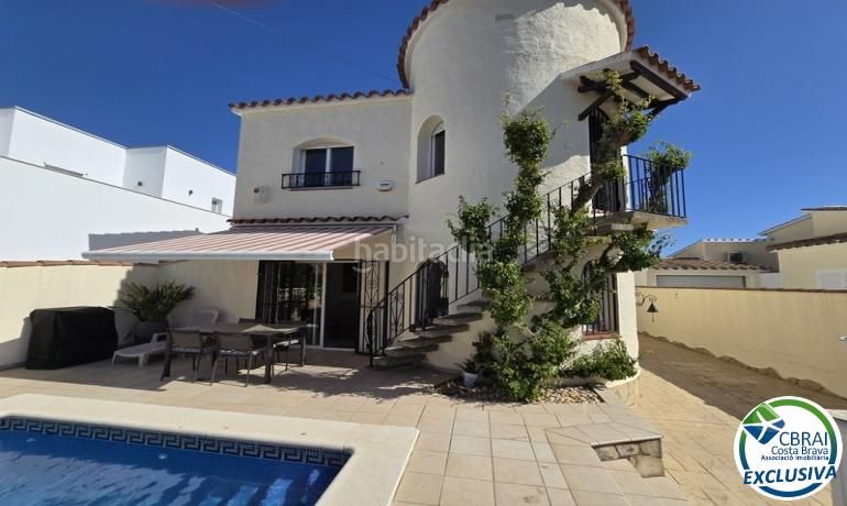 Foto 63379ede-ef1d-4a00-9fc9-8dff1e5db5a3. Casa amb aparcament piscina a Peni Empuriabrava