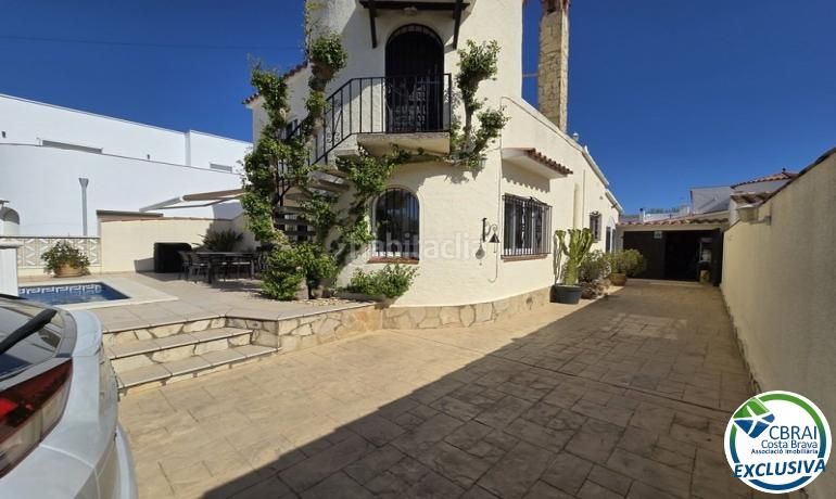 Foto 79112698-6ad4-4ae1-aee5-f60030df81a5. Casa amb aparcament piscina a Peni Empuriabrava