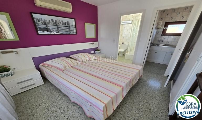 Foto c04d7d9c-f44a-4c3c-bf4d-15bf017e222c. Casa amb aparcament piscina a Peni Empuriabrava