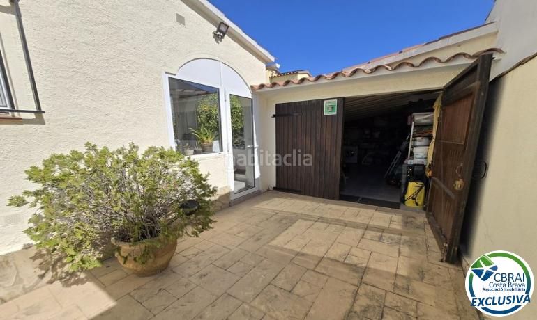 Foto dec8ed4d-23d9-49cd-8f11-a89d0cd058b7. Casa amb aparcament piscina a Peni Empuriabrava