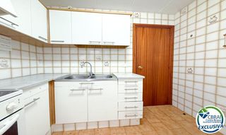 Flat  Carrer del puig rom. Ubicado en una segunda planta de un edificio sin ascensor, este