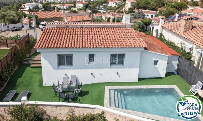 Foto f8ba28cb-7c11-4ffa-9b1c-c40f0d2ad1c7. Casa amb calefacció aparcament piscina a Nord Roses