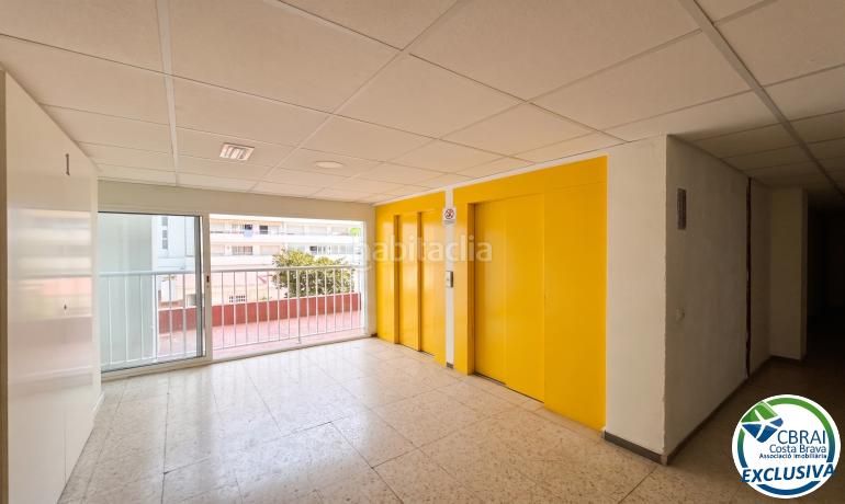 Foto ea987493-7cc2-468d-aac9-429ccdacd8d9. Estudi amb calefacció piscina a Santa Margarida Roses