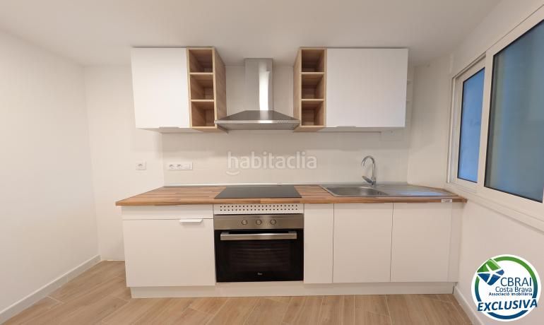 Foto 9b13f416-c764-42fc-b8e6-366e59ec26a1. Pis a Portbou
