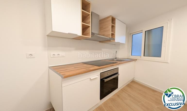 Foto d2a103a9-6fc7-4b9a-a77b-1b447aeb869e. Pis a Portbou