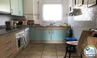 Pis  Avinguda de la platja. Apartamento de 3 habitaciones con piscina y aparcamiento privado