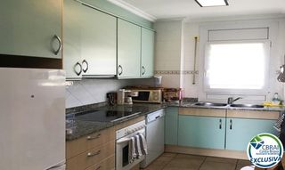 Pis  Avinguda de la platja. Apartamento de 3 habitaciones con piscina y aparcamiento privado