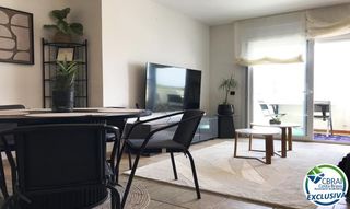Pis  Avinguda de la platja. Apartamento de 3 habitaciones con piscina y aparcamiento privado