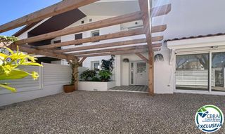 Maison  Carrer pení. Casa renovada con 5 habitaciones y licencia turística en empuria