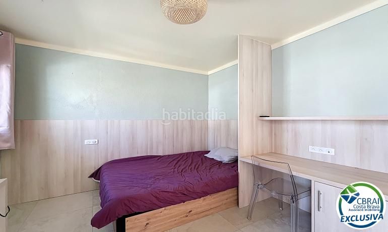 Foto 09349a3d-4fc2-4098-84e9-6032b0a043a5. Casa amb aparcament a Peni Empuriabrava