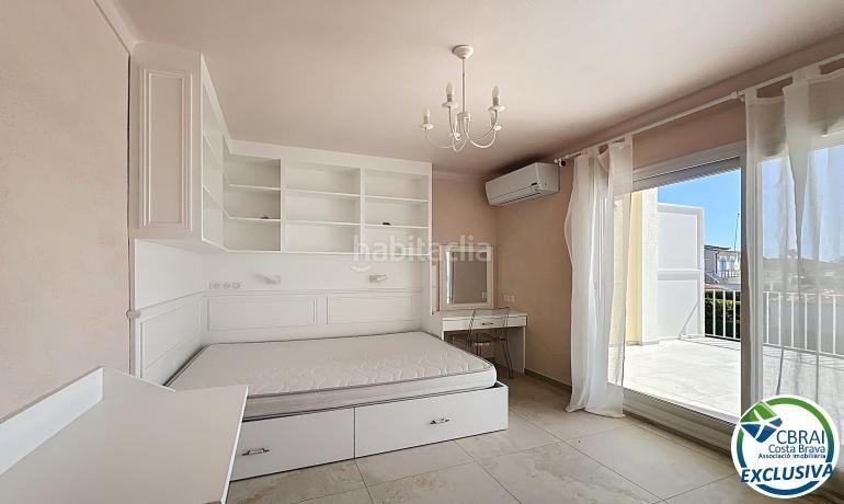 Foto 0aba71ea-d210-47a5-aa05-247e3236286d. Casa amb aparcament a Peni Empuriabrava