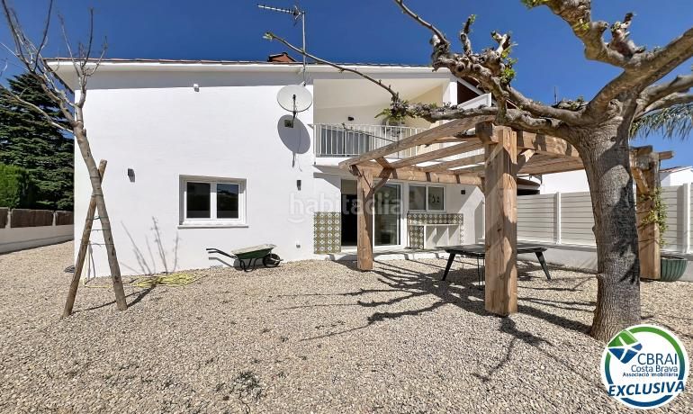 Foto 3df7afa9-c8de-4aa1-929a-c265257b8d6e. Casa amb aparcament a Peni Empuriabrava