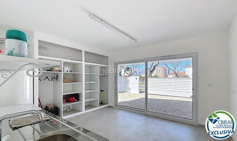 Foto 5ccec954-8bf5-4356-9d01-37745654b180. Casa amb aparcament a Peni Empuriabrava