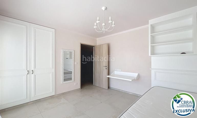 Foto 7db9feff-364d-4ab0-8052-e1ddced88fc6. Casa amb aparcament a Peni Empuriabrava